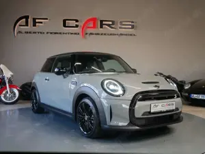 MINI Cooper SE Classic Trim Navi PDC Lenkradheizung Bild 3