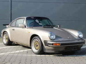 Porsche 911 911 SC Coupe Sportmodell Deutsch SERVO !