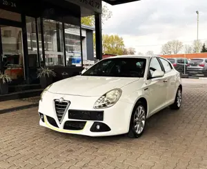 Alfa Romeo Giulietta Turismo/Xenon/PDC/Tempo/Euro 5/1,6 Ltr