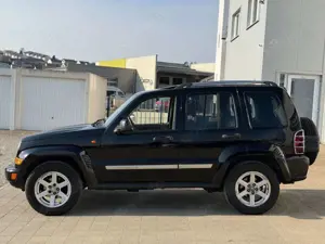 Jeep Cherokee 3.7 Limited LPG TÜV 4x4 Leder Klima Bild 3