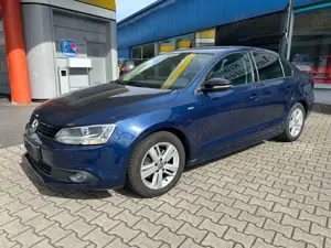 Volkswagen Jetta VI Match 1.6TDI Navi Pdc Shz Bild 4