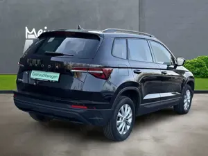 Skoda Karoq SELECTION 1.5TSI AHK+PDC+SHZ+ALU+KESSY+GRA Klima Bild 2
