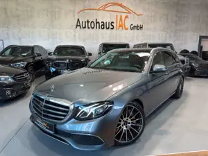 Mercedes-Benz E 300 BURMESTER SHZ PANO HEAD-UP NAVI  APPLE