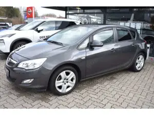 Opel Astra J 1.4 Turbo Design Edition 17" GJR Einpark Bild 3