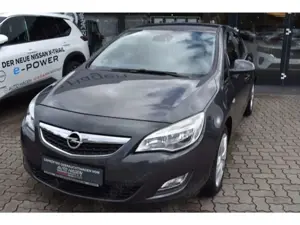 Opel Astra J 1.4 Turbo Design Edition 17" GJR Einpark Bild 4