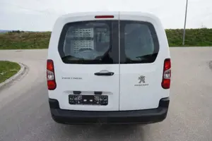 Peugeot Partner Pro FlexCab L2 Autom. 5Sitze NAV Regal Bild 5