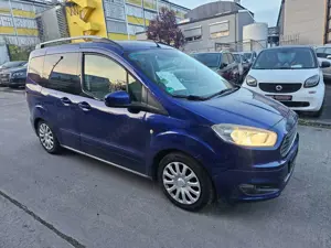 Ford Tourneo Courier Titanium 1-Hand scheckheft Neu Tüv