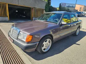 Mercedes-Benz E 220 E-Klasse Liemosine Automatik Schiebedach