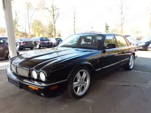 Jaguar XJ R 4.0 V8 Leder SDach 4xShz Memory 363 PS