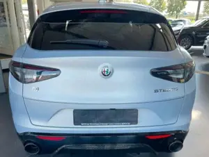 Alfa Romeo Stelvio Stelvio 2.0 Turbo 16V AT8-Q4 Competizione Bild 3