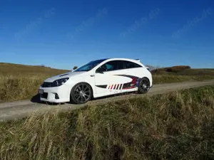 Opel Astra OPC Race Camp