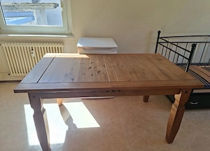 Massivholz Tisch mit 2 Stühlen   stabil & zeitlose 