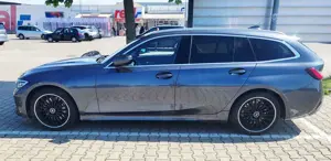 BMW 330 330d Touring Luxury Line m. Wartungspaket