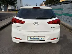 Hyundai i20 i20 1.4 Automatik Style Bild 3