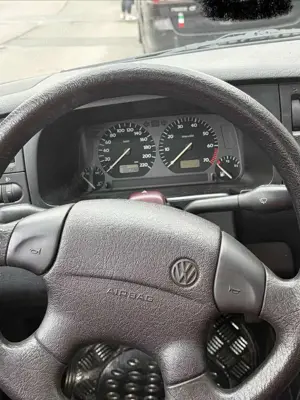 Volkswagen Vento 1.8 CLX Bild 5