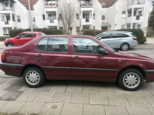 Volkswagen Vento 1.8 CLX Bild 2
