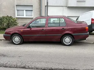 Volkswagen Vento 1.8 CLX Bild 3