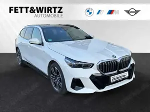 BMW 550 e xDrive Touring M Sport|AHK|Pano|Autobahnass.