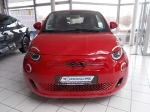 Fiat 500e Red Edition 42 kWh + WENIG KILOMETER