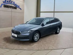 Skoda Superb Combi 2,0TDI DSG Navi/DCC/ACC/Kamera/Sitzhz.    **