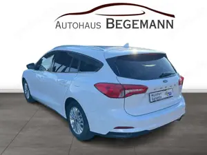 Ford Focus T 2.0 EB Titanium AHK Kam LED Bild 3