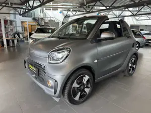 smart forTwo EQ cabrio matt 22kw Kamera Carbon Lenkradh Bild 2