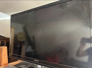 Grundig Fernseher 46 Zoll + 2 Fernbedienungen + Wandhalterung