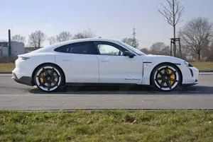 Porsche Taycan Taycan Turbo S Bild 2