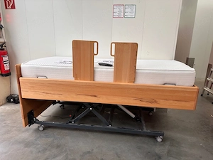 Kirchner Pflegebett + Trasport