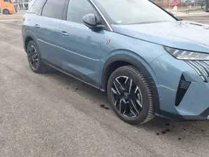 Peugeot 5008 5008 Hybrid 145 e-DSC6 GT Bild 3