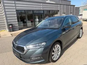 Skoda Octavia Combi First Edition LED /Kamera /Head-Up