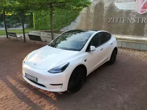 Tesla Model Y Long Range Dual AWD 20"