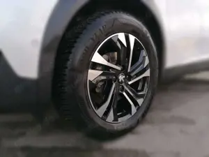 Peugeot 2008 1.2 PureTech 130 GT KeyLess LED Navi PDC LM Bild 4