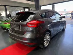 Ford Focus Titanium 1HD/Kamera/ACC/Automatik/Bi-Xenon Bild 5