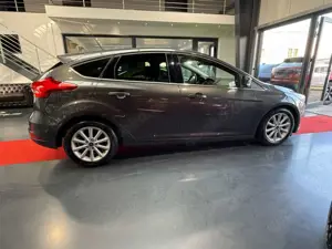 Ford Focus Titanium 1HD/Kamera/ACC/Automatik/Bi-Xenon Bild 4