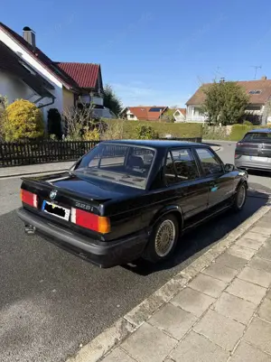 BMW 325 325i Bild 3