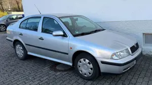 Skoda Octavia Lim 1.6 Klima