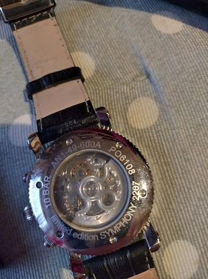 verkaufe 2 Armbanduhr für herren Bild 4