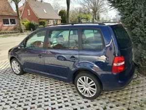 Volkswagen Touran 2.0 TDI Trendline Bild 2