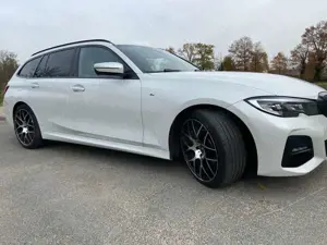 BMW 330 3er Touring Diesel 330d Touring xDrive Aut. M Sport
