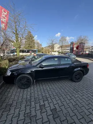 Dodge Avenger das Fahrzeug ist inseriert. Neue Reifen (Sommer- u