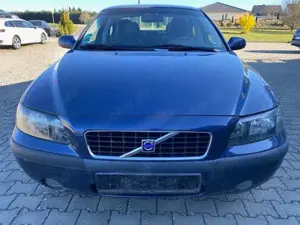 Volvo S60 2.4 Comfort KLIMA SHZ AHK TEMPOMAT ALU Bild 2