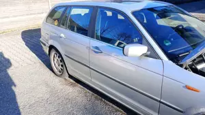 BMW 320 320i touring 6 Zyl. seltene Ausstattung mit schwarzen Himmel, Interieur und Teil-Ledersitze 