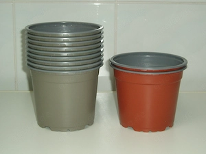 11 Blumentöpfe aus Kunststoff (verwendbar als Innentöpfe oder Pflanztöpfe) für 0,55 EUR
