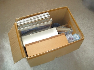 Großer Umzugskarton voll Flohmarktartikel für 31 EUR