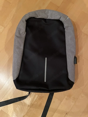 Verschiedene Taschen und Dekoartikel zu verkaufen