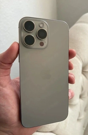 Apple iPhone 16 Pro Max 256GB Schwarz, 100% Batterieleistung