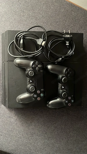 Playstation 4 und 2 Controller 500 gb