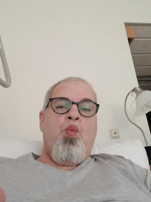 Er sucht Ihn zum Auttausch von Zärtlichkeiten