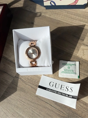 Guess Damenarmbanduhr Roségold 